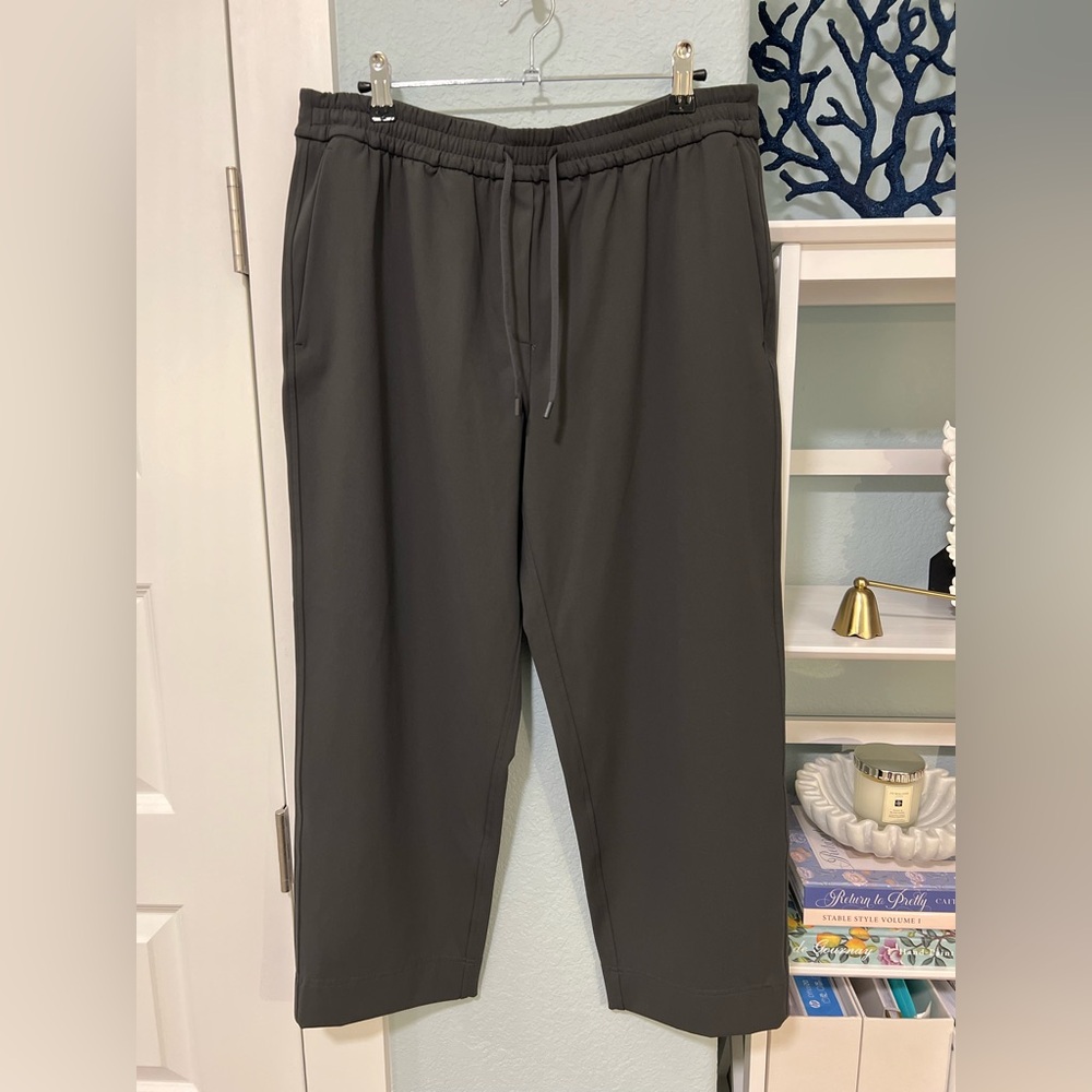 Tapered-Leg Mid-Rise Crop 25" *Luxtreme